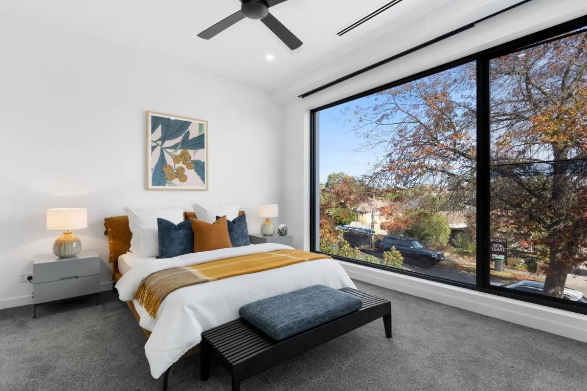 Image 1 of 5 Ensuite Luxury Holiday House Balwyn North
