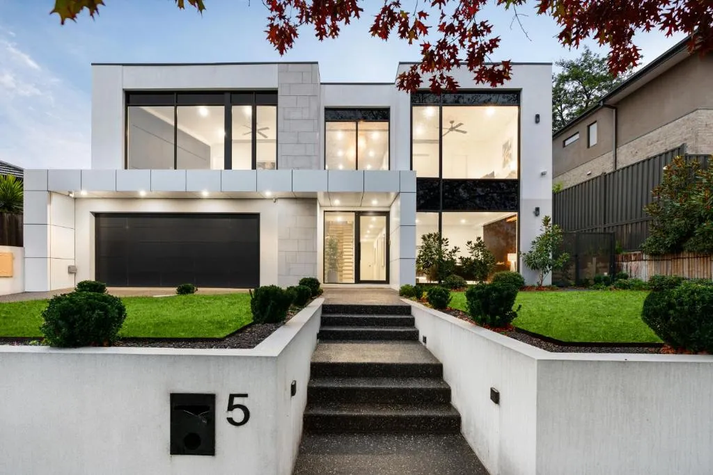 Image of 5 Ensuite Luxury Holiday House Balwyn North