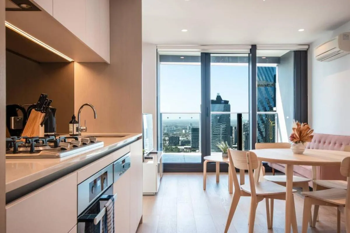 Image 4 of 811D High rise 2BR Apt with City view Free parking