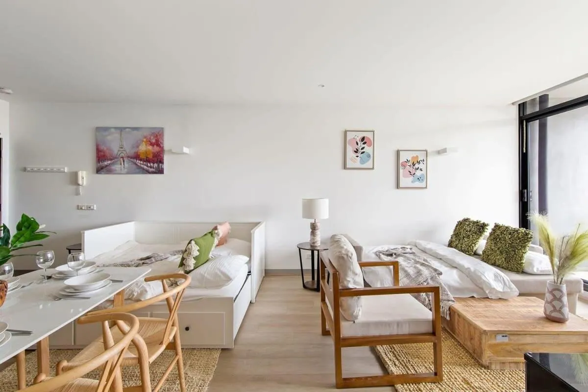 Image 3 of A Lux 2BR Apt Next to Melbourne Uni FREE Parking
