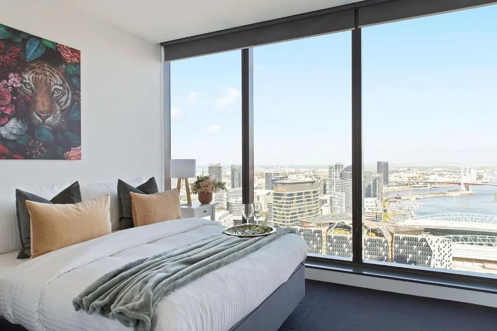 Image of A Modern 2BR Apt with Harbour Views FREE Parking