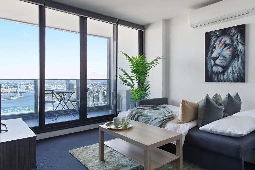 Image 6 of A Modern 2BR Apt with Harbour Views FREE Parking