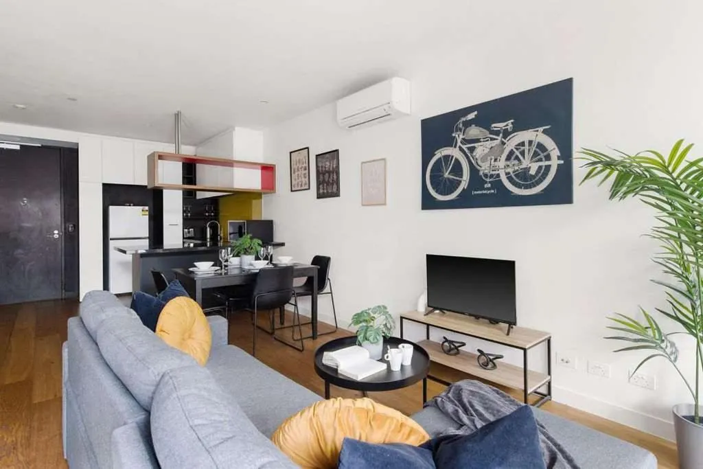 Image 4 of A Modern & Spacious 2BR Apt Near Melbourne Uni