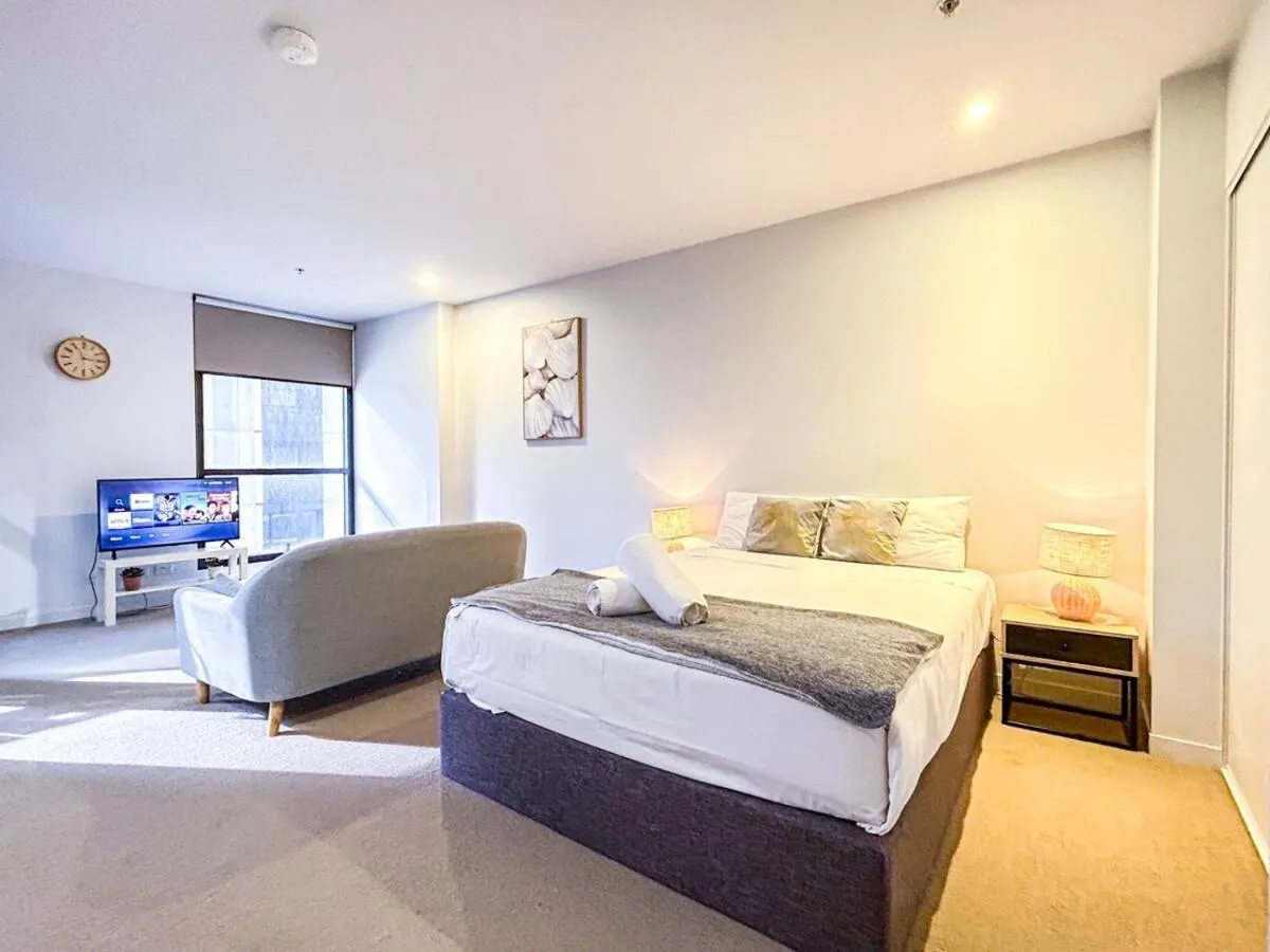 Image 1 of Abeckett St 1br1ba Studio Wifi Balcony