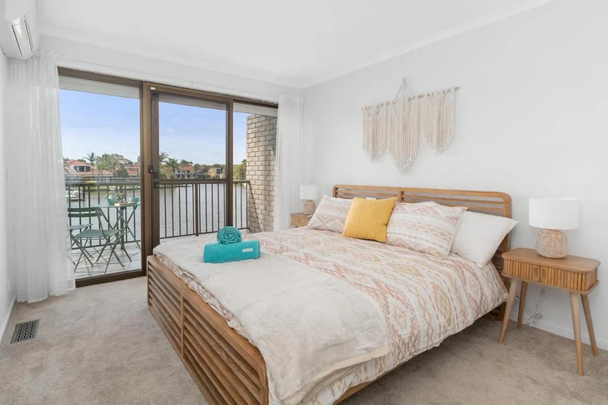 Image 2 of Absolute Waterfront Marina Views