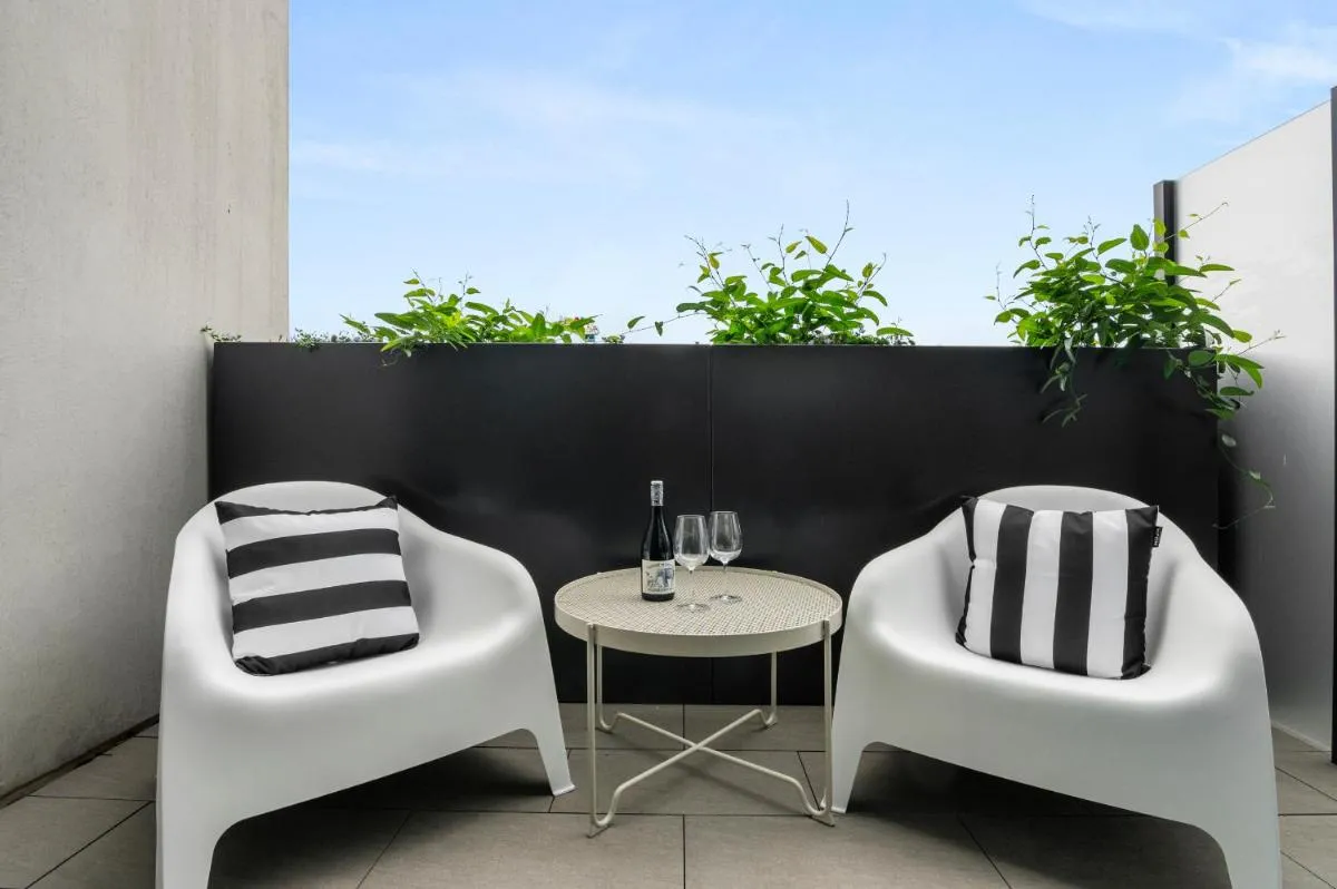 Image 2 of Art Deco – Collingwood Hideaway