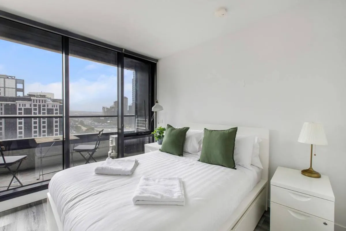 Image 1 of Aura off Flinders Lane – A City Centre Balcony Abode