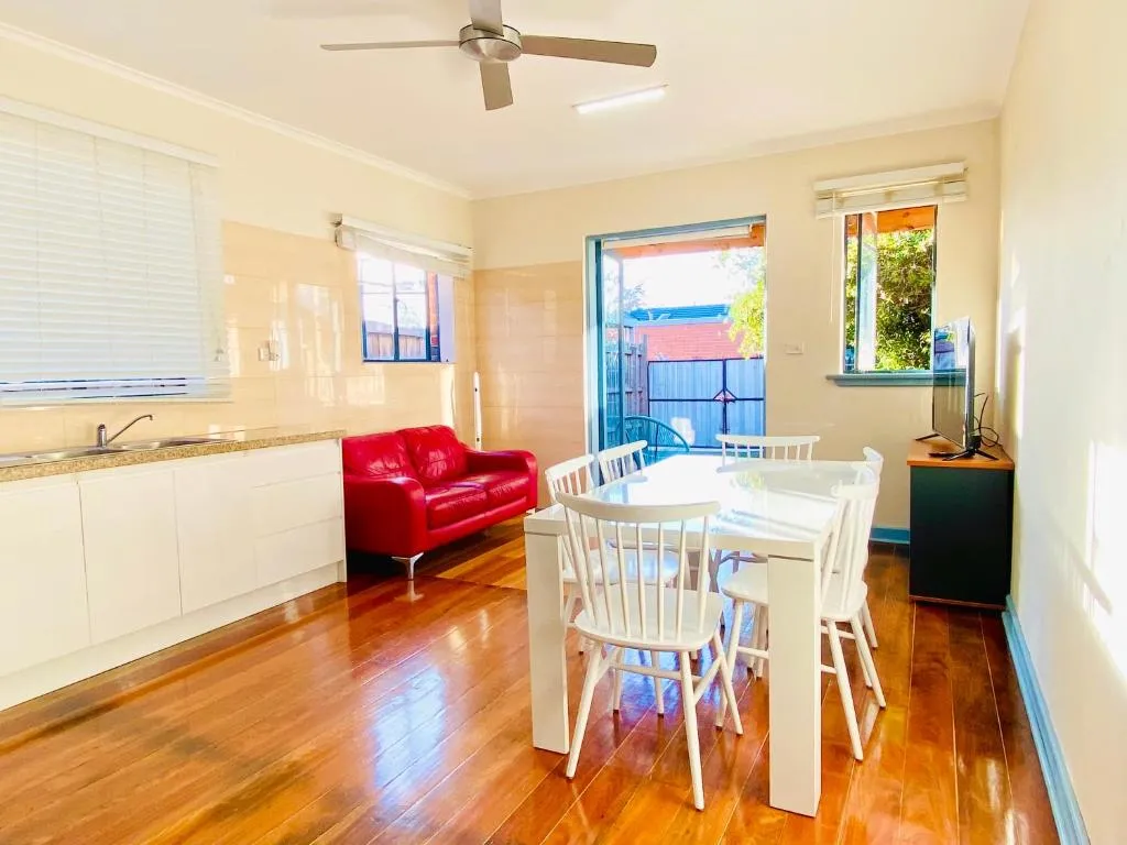 Image of Bay Rd Kids & Pet Friendly Free Parking