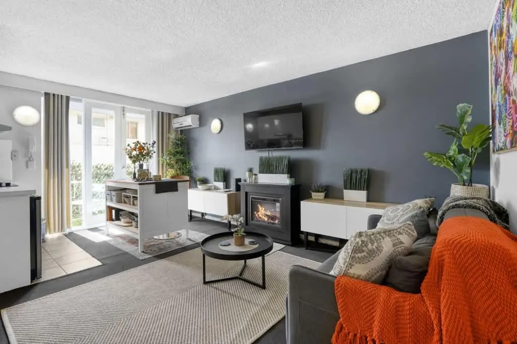 Image 4 of Beach-Side Studio Apt with parking spot