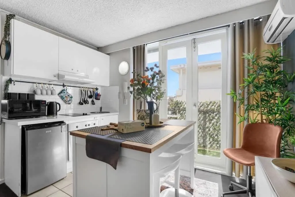 Image 6 of Beach-Side Studio Apt with parking spot