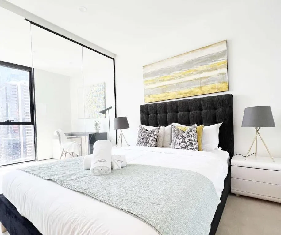 Image of Beautiful 2B1B CBD Melbourne apartment