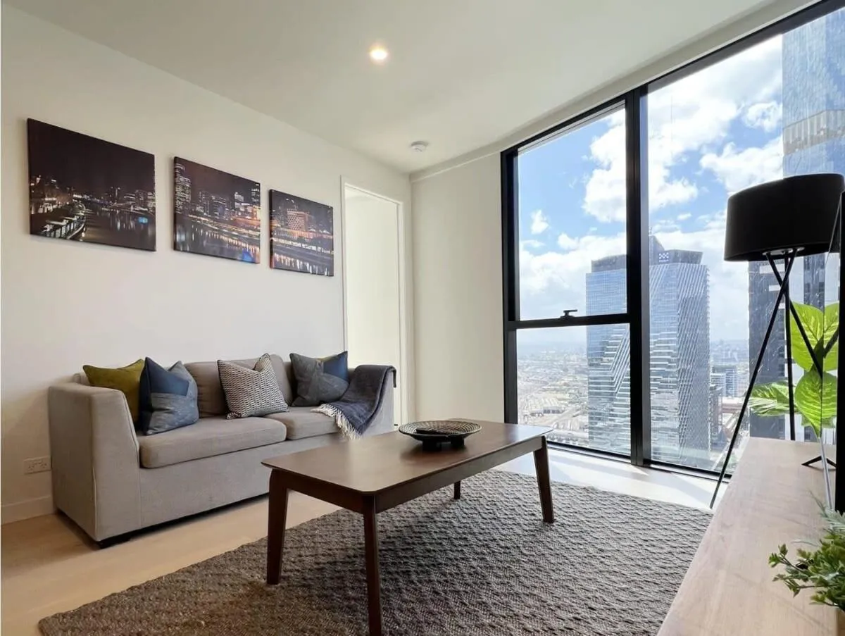 Image 4 of Beautiful 2B1B CBD Melbourne apartment