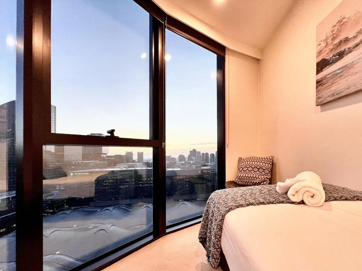 Image 6 of Beautiful 2B1B CBD Melbourne apartment
