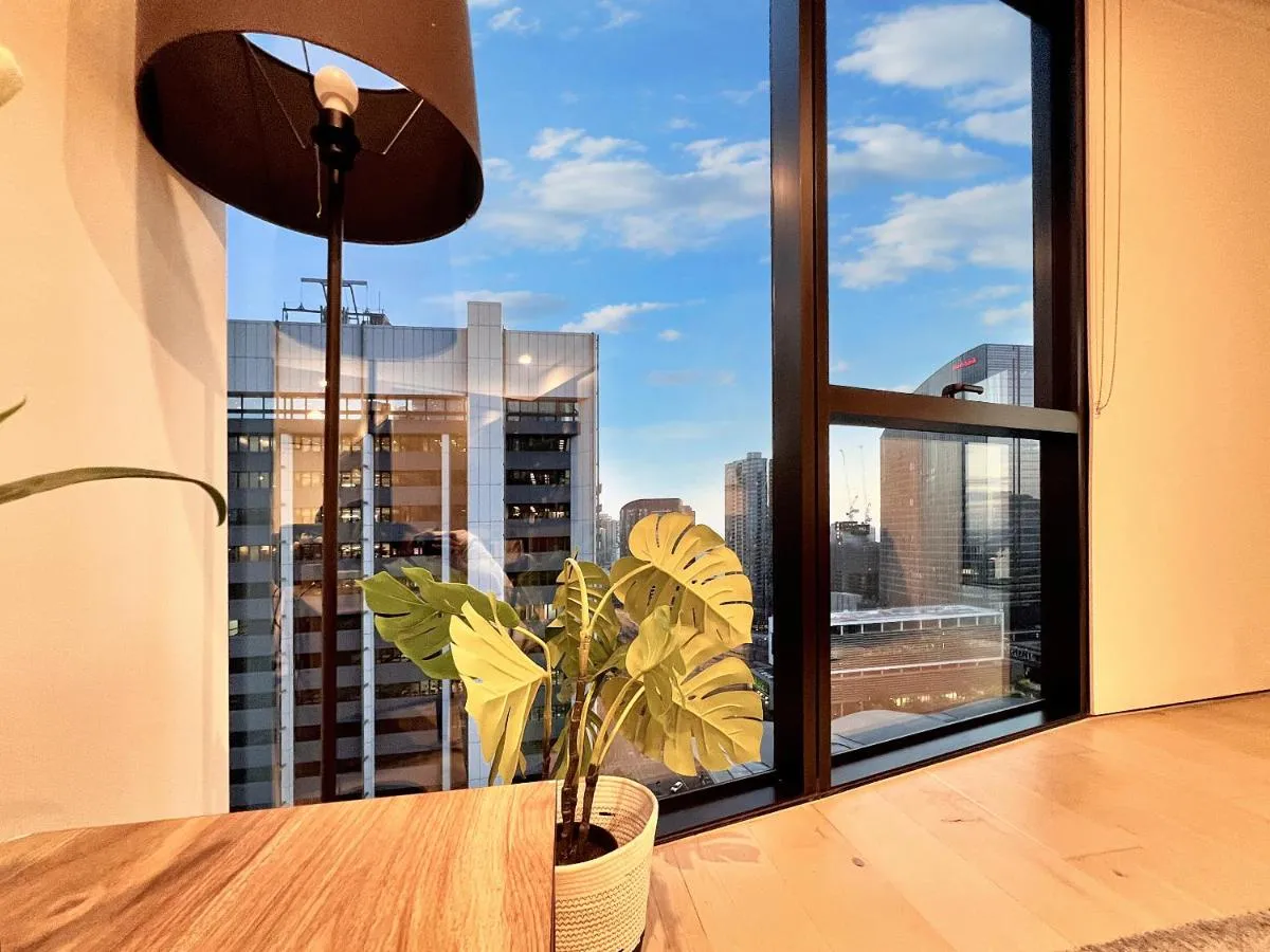 Image 5 of Beautiful 2B1B CBD Melbourne apartment