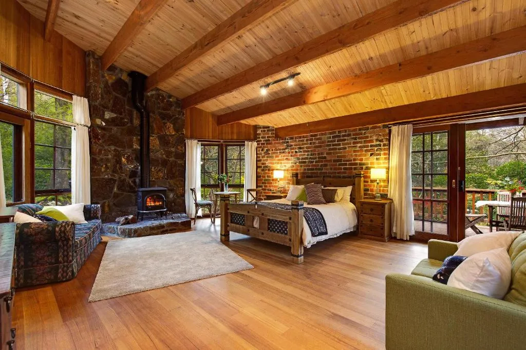 Image of Beech Suite – Rocky Creek Art Garden