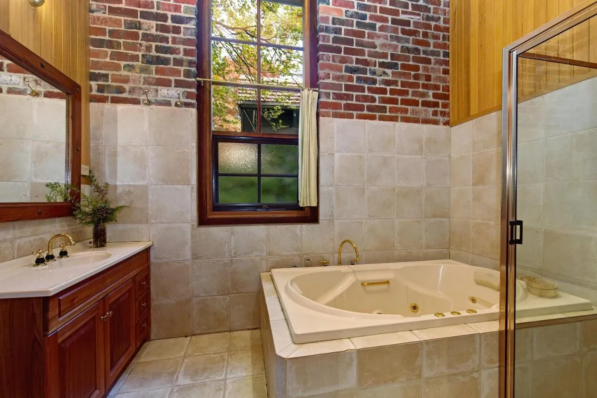 Image 4 of Beech Suite – Rocky Creek Art Garden