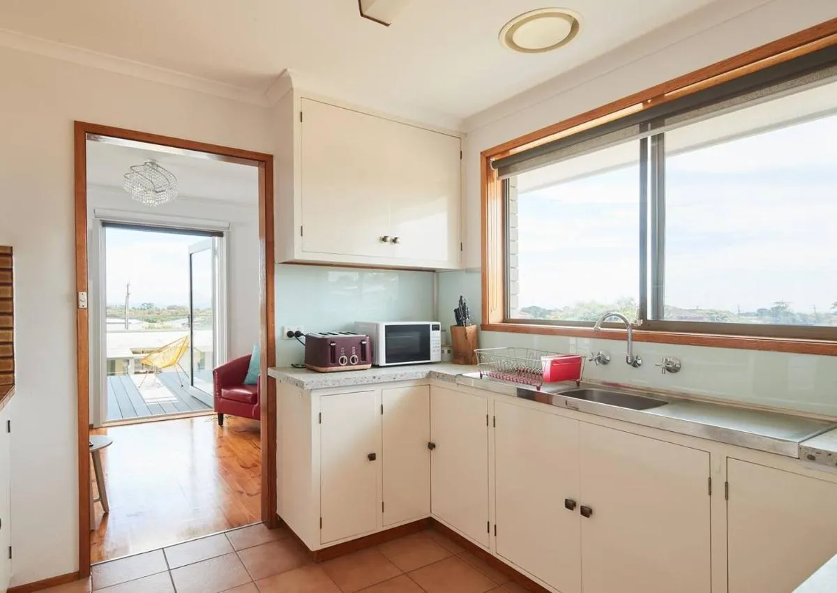 Image 2 of Bellarine Bungalow – Bay Breezes & Wineries Galore
