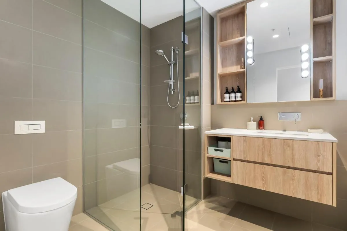 Image 2 of Best CBD Location with Stunning City and Bay Views