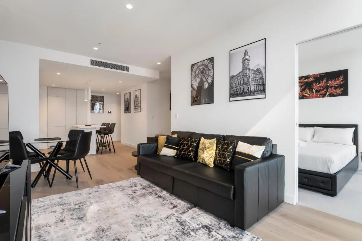 Image 4 of Best CBD Location with Stunning City and Bay Views