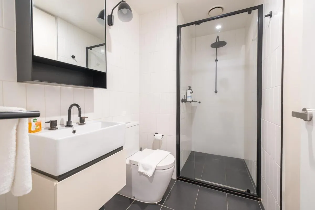 Image 2 of Bourke 2br1ba Apt Close To Chinatown Centre