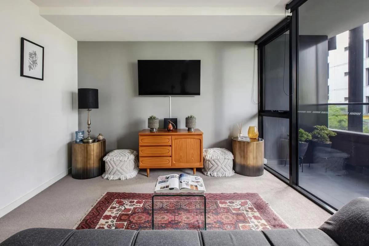 Image 4 of Bourke St Beckons – A Cosy Inner-city Locale