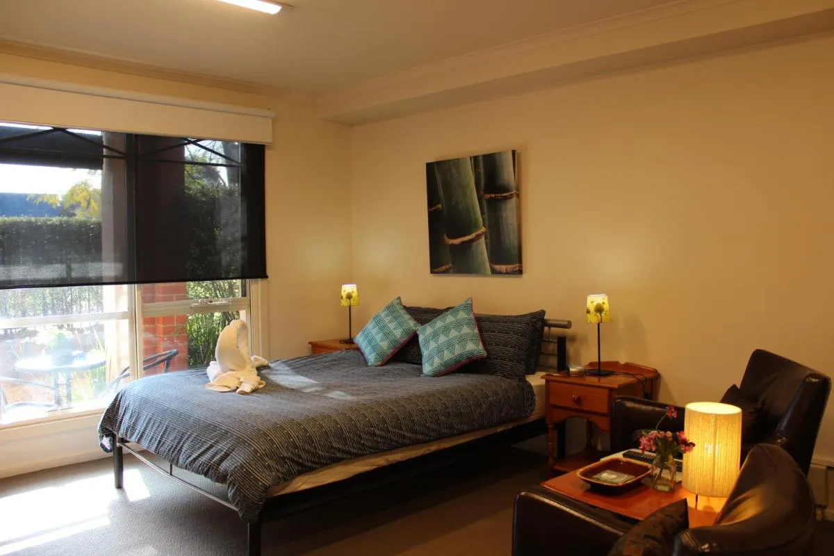 Image 1 of Box Hill Studio Apartment 2