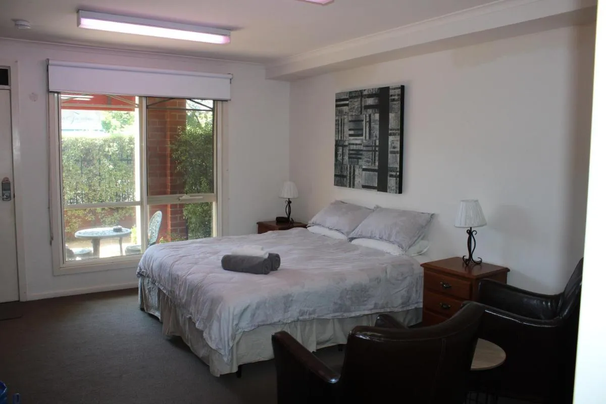 Image 6 of Box Hill Studio Apartment 2