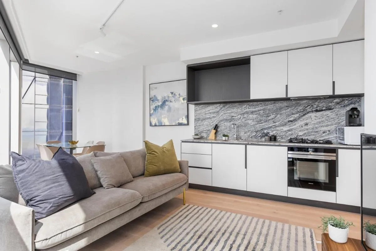 Image 4 of Brand New Apt Best CBD Area Lvl 59 w Views!