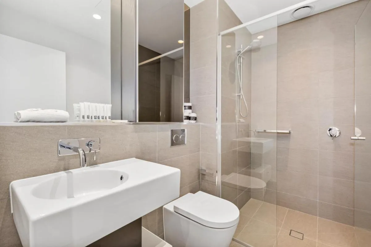 Image 2 of Brand New Apt Best CBD Area Lvl 59 w Views!