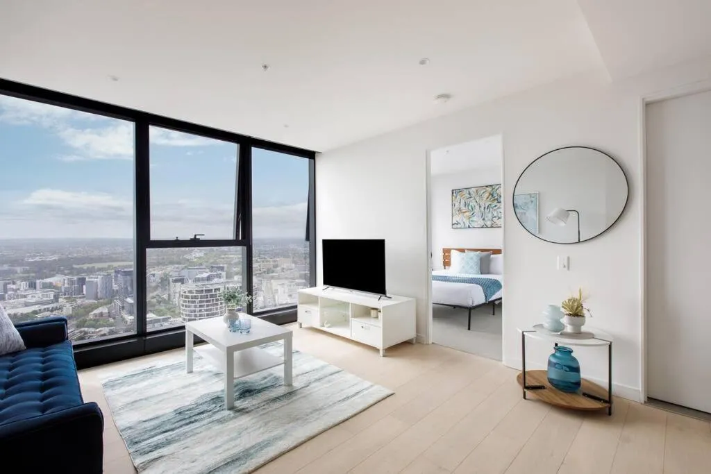 Image 4 of Breathtaking views – Spacious 2BR Ensuite in Heart of CBD