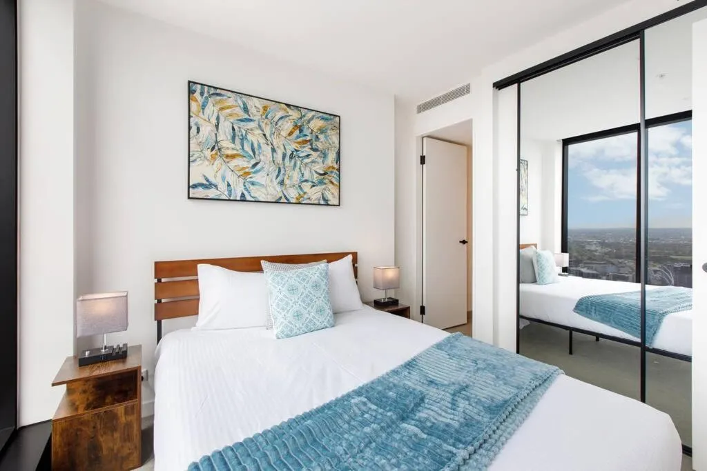 Image 6 of Breathtaking views – Spacious 2BR Ensuite in Heart of CBD