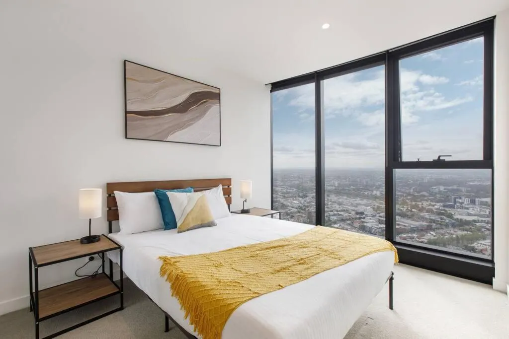 Image 3 of Breathtaking views – Spacious 2BR Ensuite in Heart of CBD