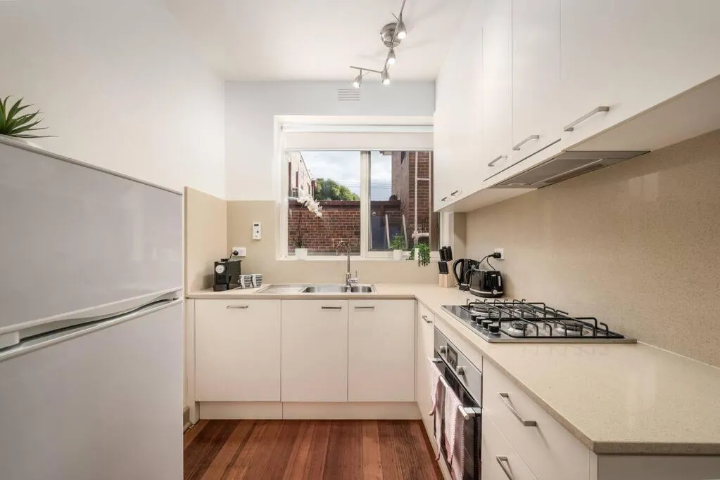 Image 6 of Bright & Comfy 2 Bedroom St Kilda East Apartment