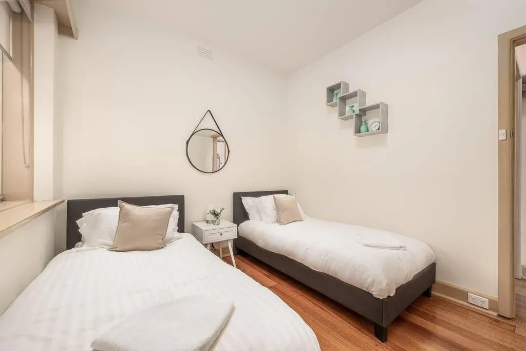 Image 5 of Bright & Comfy 2 Bedroom St Kilda East Apartment