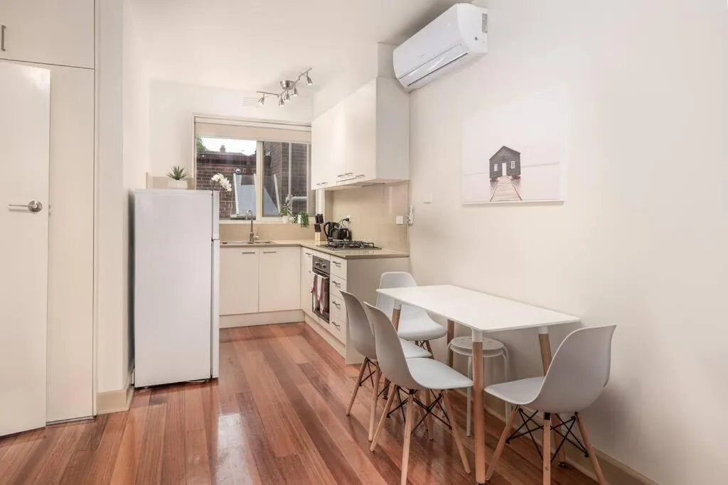 Image 3 of Bright & Comfy 2 Bedroom St Kilda East Apartment