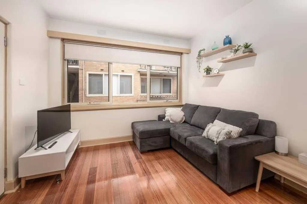 Image 4 of Bright & Comfy 2 Bedroom St Kilda East Apartment
