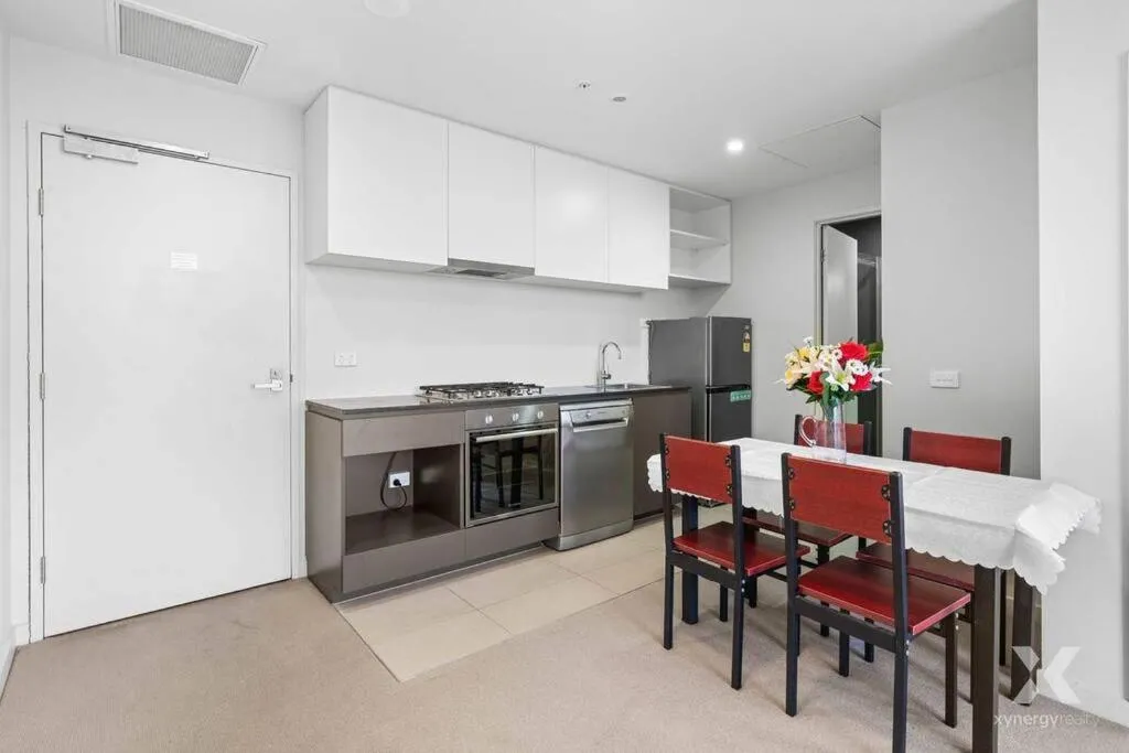 Image 4 of CBD Apt on 48 floor with City and Harbour views