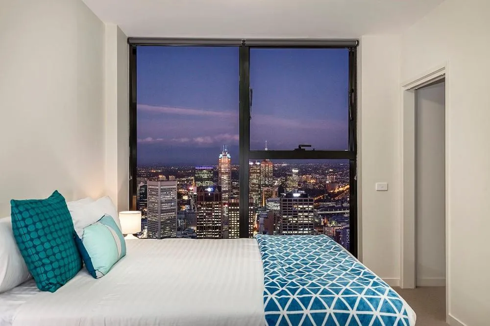 Image 1 of CBD Apt on 48 floor with City and Harbour views
