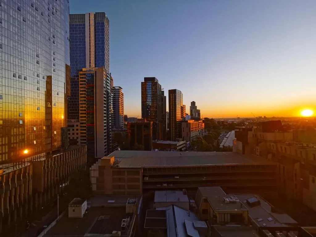 Image of CBD Park Views Retreat with free parking – up to 4 pax