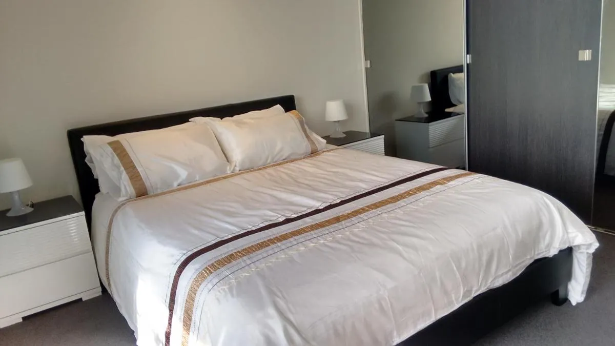Image 1 of Camberwell Vacation Apartment