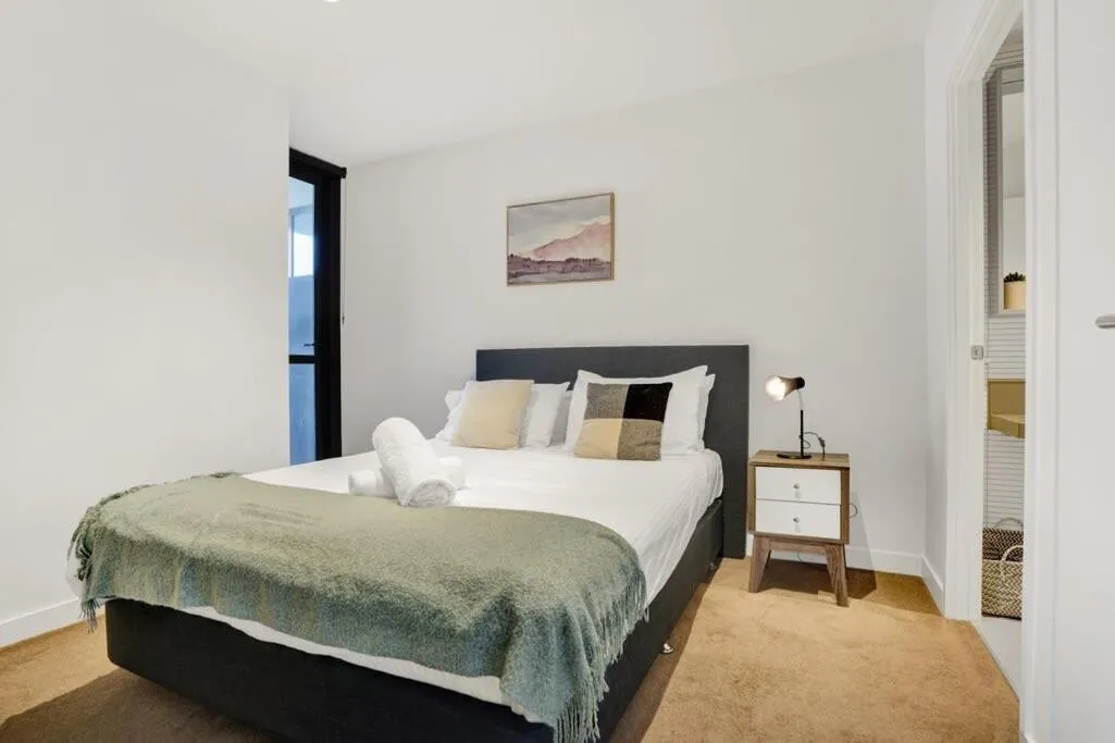 Image 6 of Central 15th floor Apt near Flagstaff & QV Market