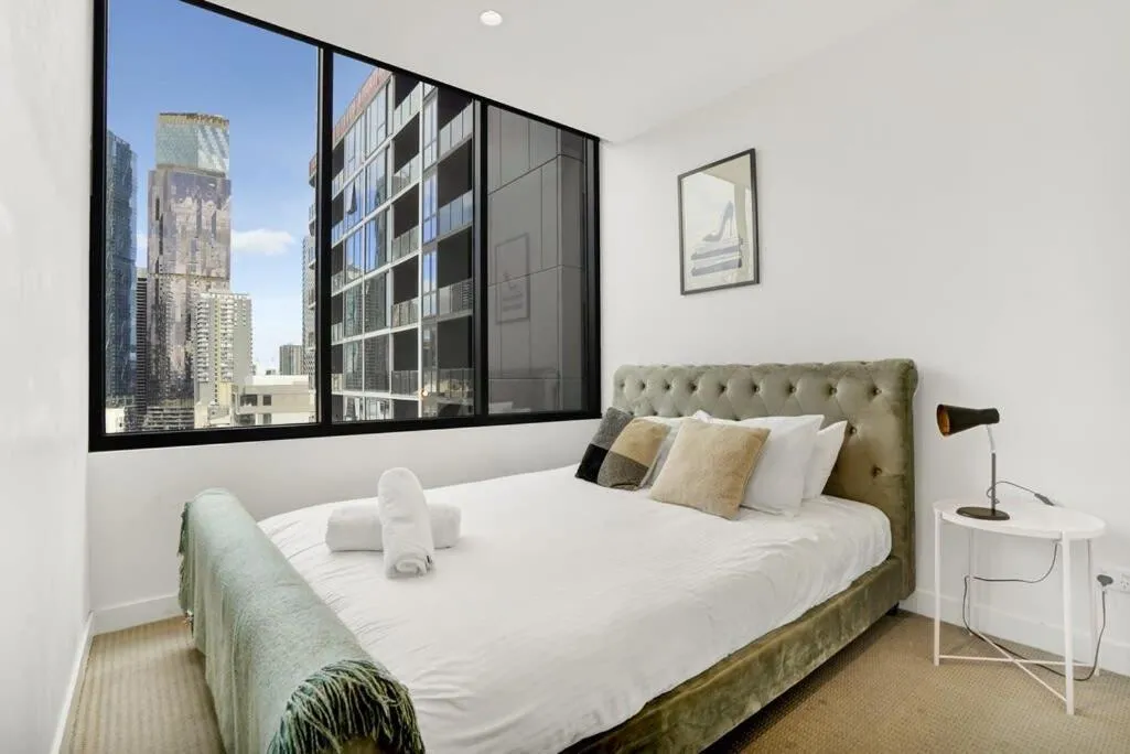 Image 1 of Central 15th floor Apt near Flagstaff & QV Market