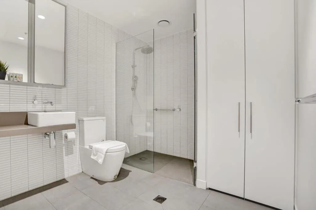 Image 2 of Central 15th floor Apt near Flagstaff & QV Market
