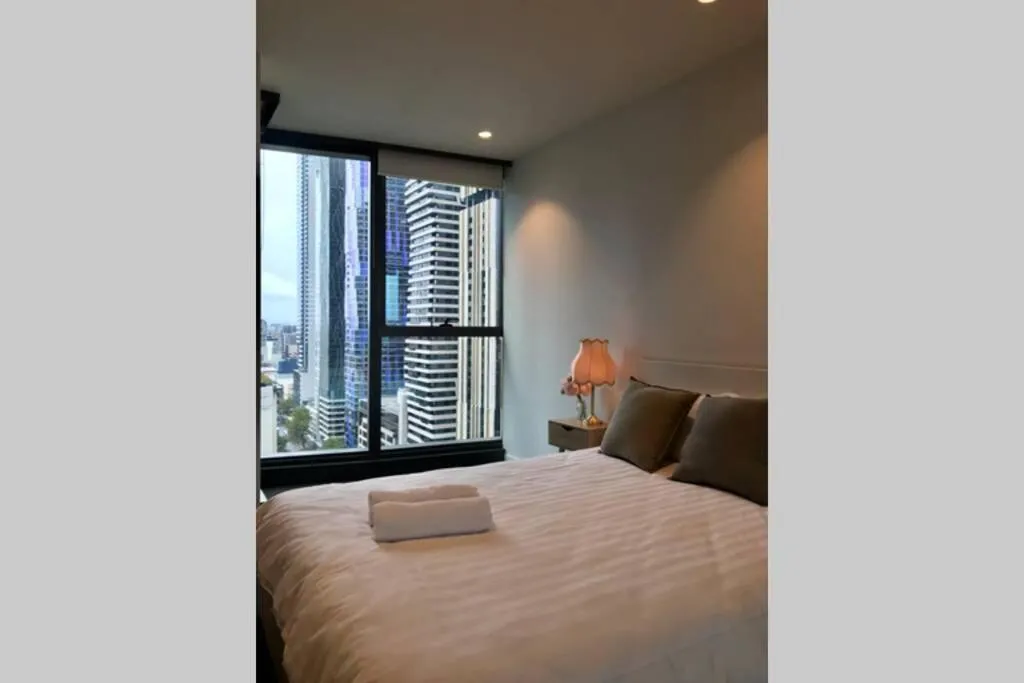 Image 4 of Central Haven – 2 min Melb Central – Iconic Views