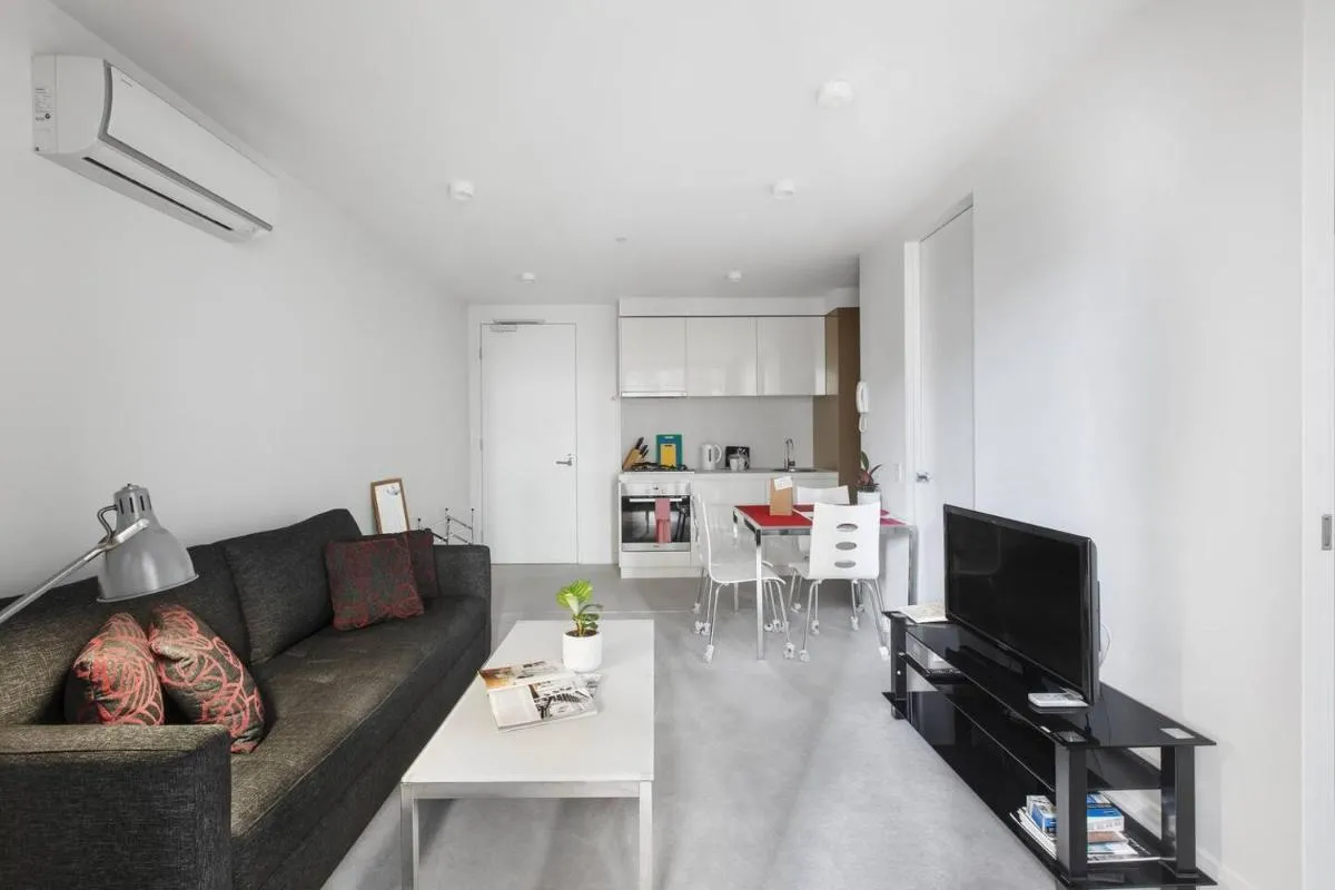 Image 4 of Central Sleek City Living close to Everything