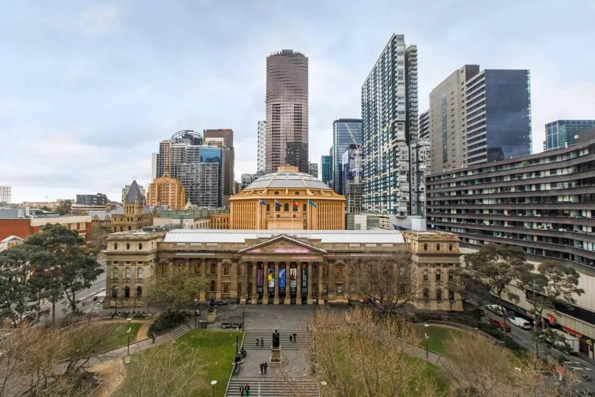 Image 5 of Central Studio Cool overlooking State Library