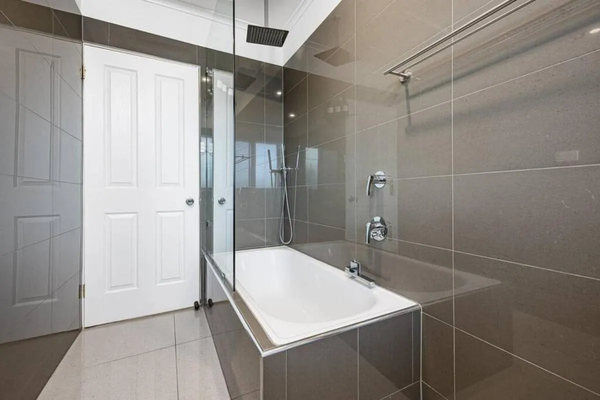 Image 2 of Central to Everything Spacious 1 Bedroom Apartment