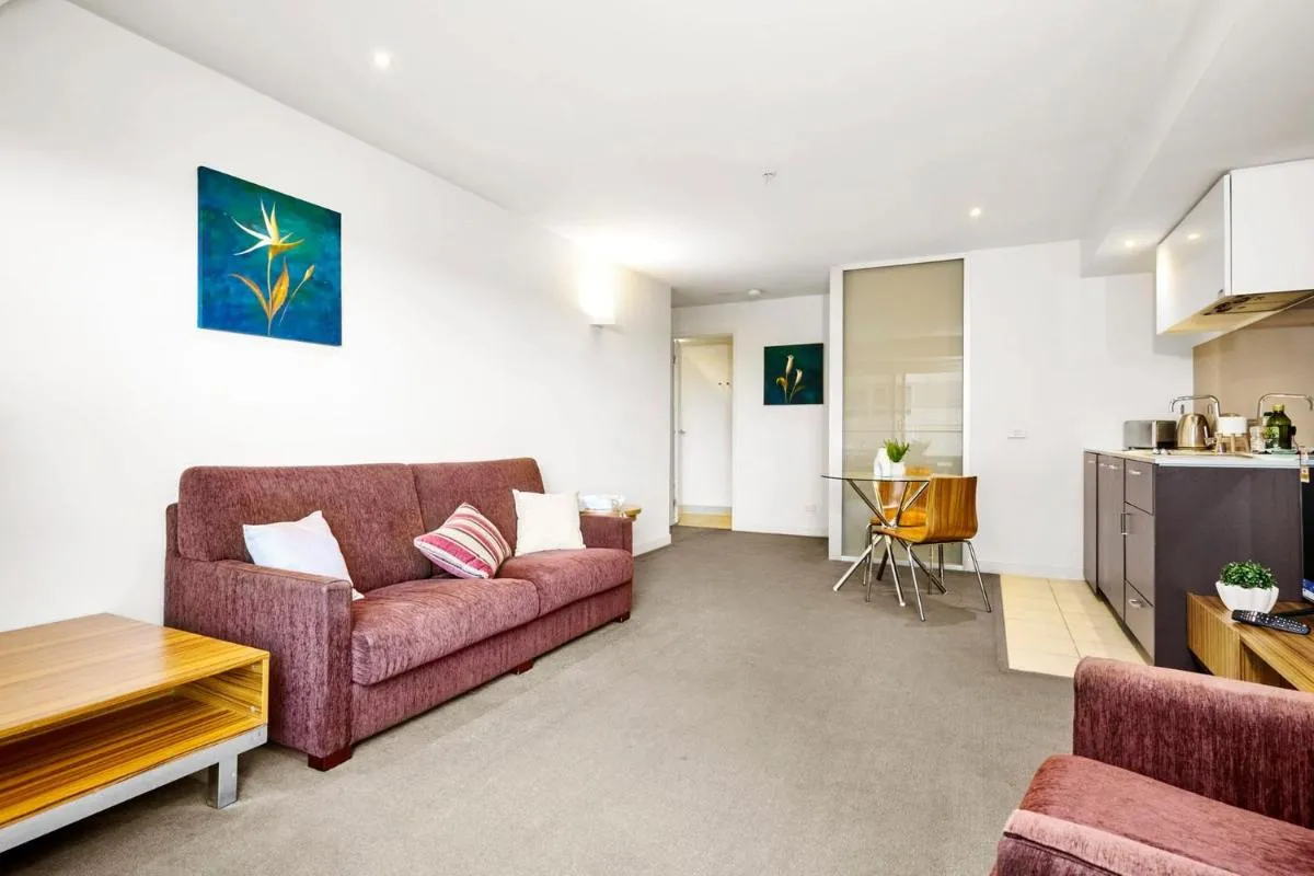Image 3 of Charming 1 Bed Apartment on St Kilda Rd