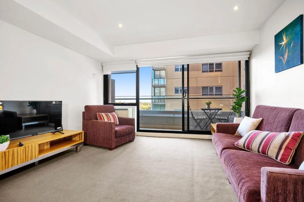 Image 4 of Charming 1 Bed Apartment on St Kilda Rd