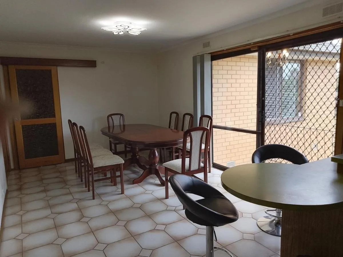 Image 6 of Charming Three-Bedroom Holiday Home Near Tourist Attractions
